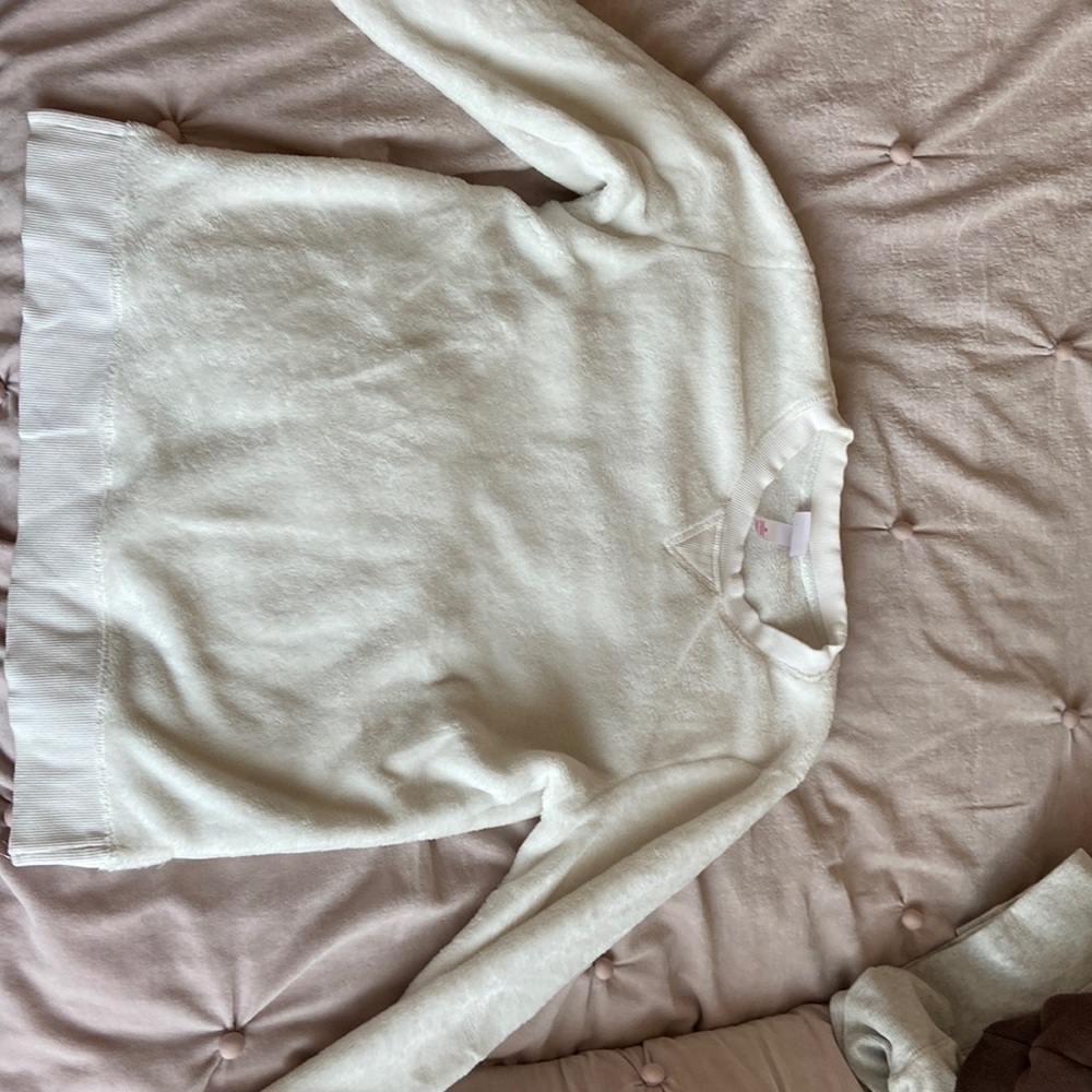 White fuzzy crewneck :) brand new